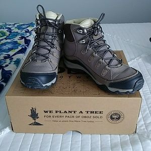 Oboz hiking shoes/boots